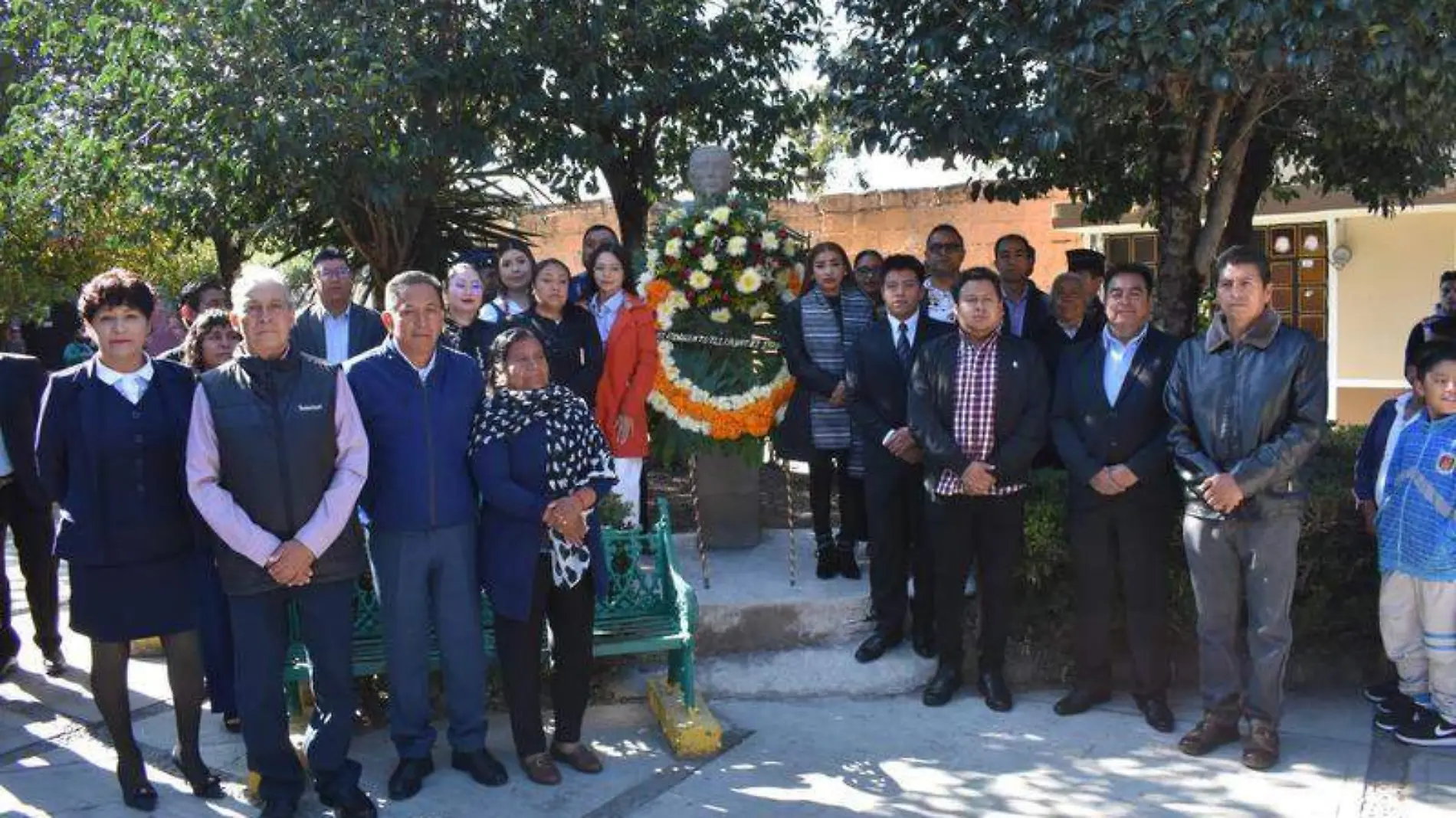 Autoridades municipales y familiares del coronel Pioquinto Tlilayatzi montaron una guardia de honor por el aniversario 110 de su fallecimiento. Armando Pedroza